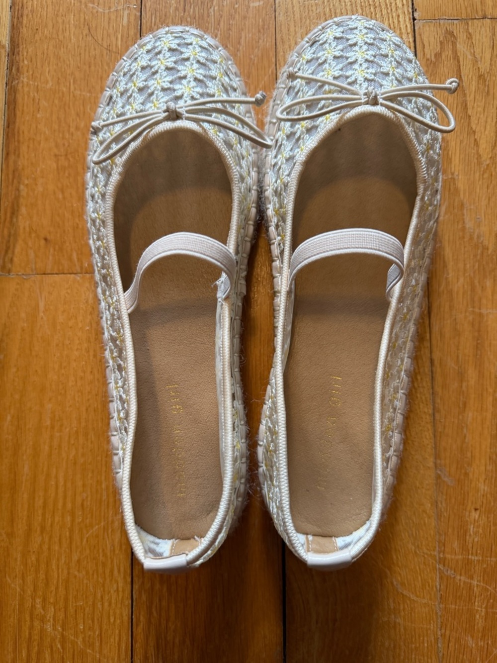 Madden Girl Woven Cream Ballet Flats with Elastic Strap and Bow size 8.5